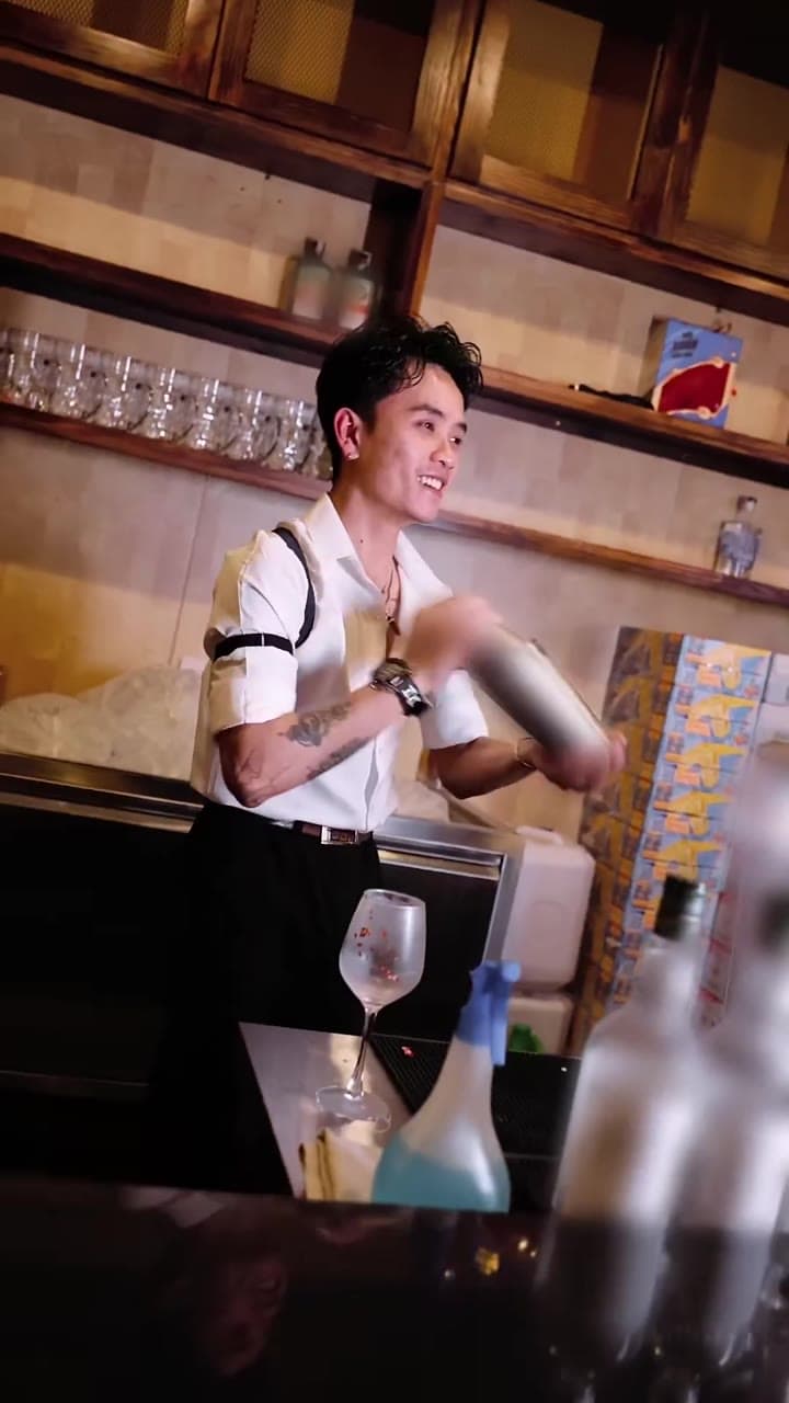 Nhân viên tại quầy The Hot Beer Garden